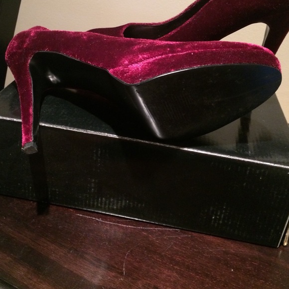 👠 - Picture 3 of 4