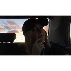 Meet your Posher, Devan