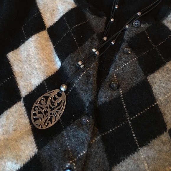 APT 9 Argyle Cashmere Sweater $10 🍂🍁