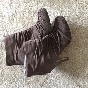 Like new Nine West suede bootie size 8