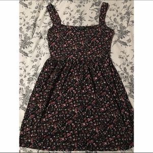 Floral dress with pockets!!