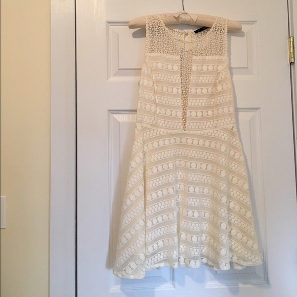 Intricate cream colored dress - Picture 2 of 4