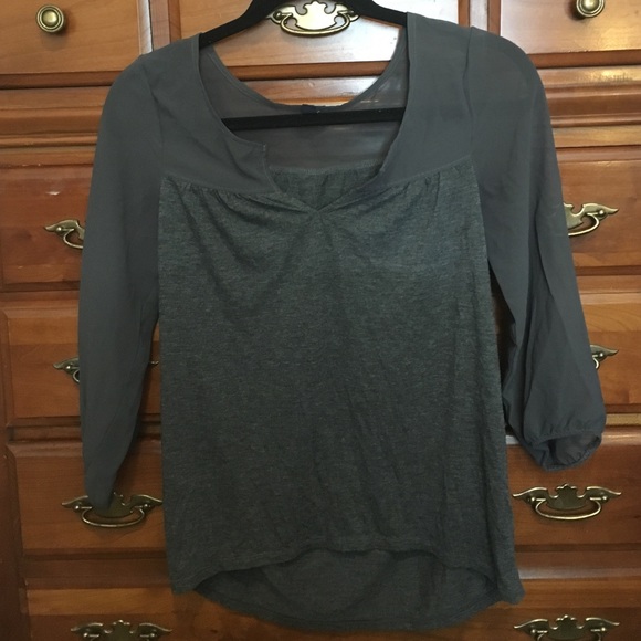Very cute top for fall! Size XS