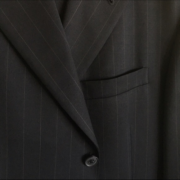 Men's Suit - Picture 3 of 4