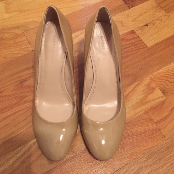 Banana republic nude patent leather wedge heels
