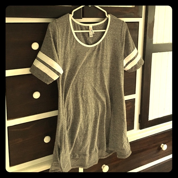 LulaRoe Perfect T size small