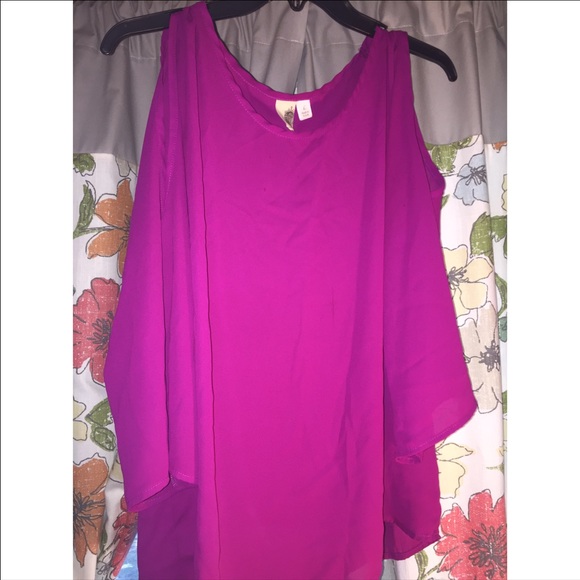 Shoulder cut out Blouse