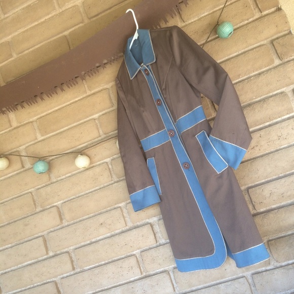 Detailed Designer Coat - Picture 2 of 4