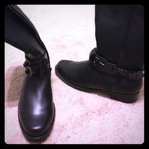 Ellen Tracy black studded boot