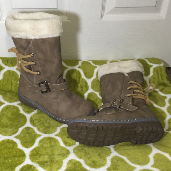 Brand New Never Worn Sz 7