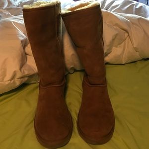 CHESTNUT COLOR UGGS size 8 almost brand new