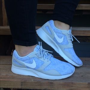 Nike Kaishi womens 9.5 running shoes