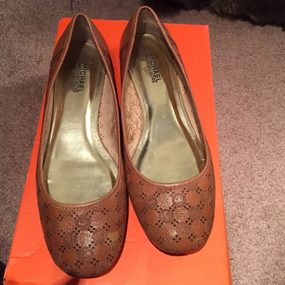 SOLD‼️‼️‼️‼️‼️‼️‼️‼️AUTHENTIC Signature MK flats🎀