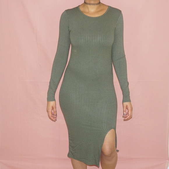 Dresses & Skirts - Midi front slit dress