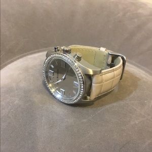 Isaac Mizrahi Smartwatch
