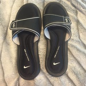 Nike slides MAKE OFFERS PLEASE