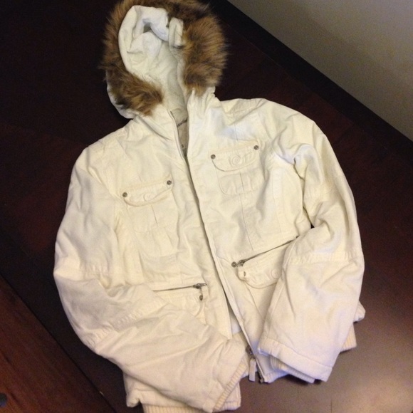 NWOT White winter coat with faux fur hood