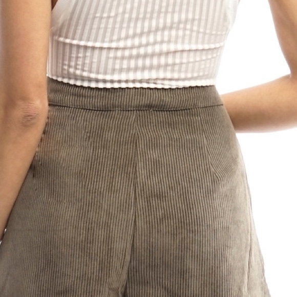 TAUPE SHORTS - Picture 5 of 6