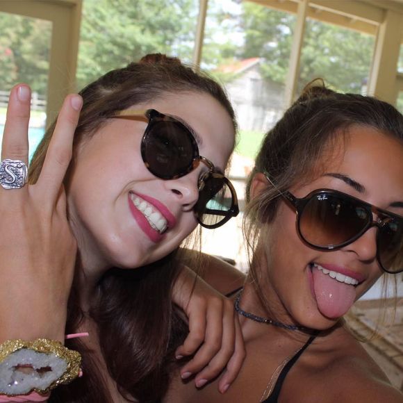 Meet your Posher, Elizabeth