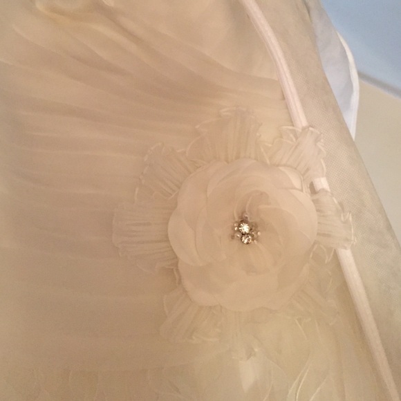 Wedding Gown👰🏾💍 - Picture 2 of 4