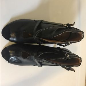 NINE WEST open toed booties