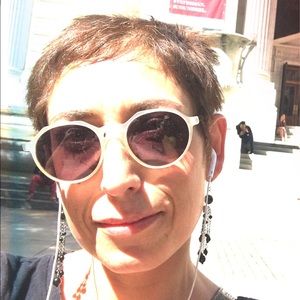 Meet your Posher, Laura