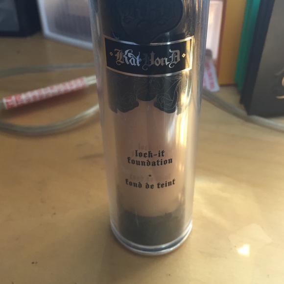 kat von d lock it foundation "medium"
