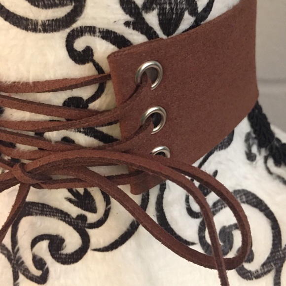 🆕Brown Lace up Chokers🆕 - Picture 3 of 4