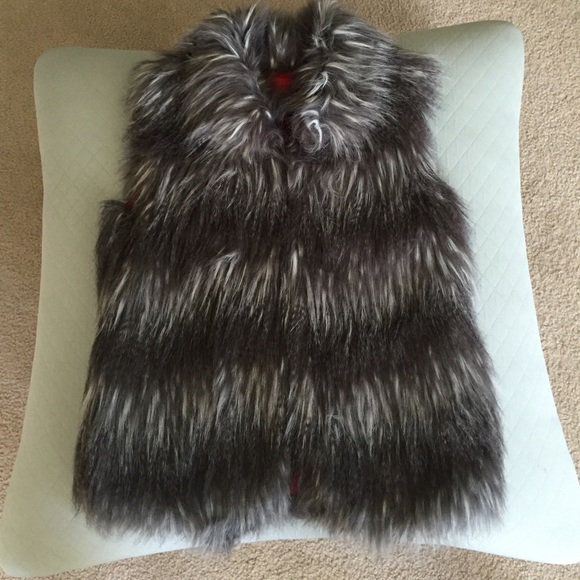 NWOTs Smokey Gray Faux Fur Vest - Picture 2 of 4
