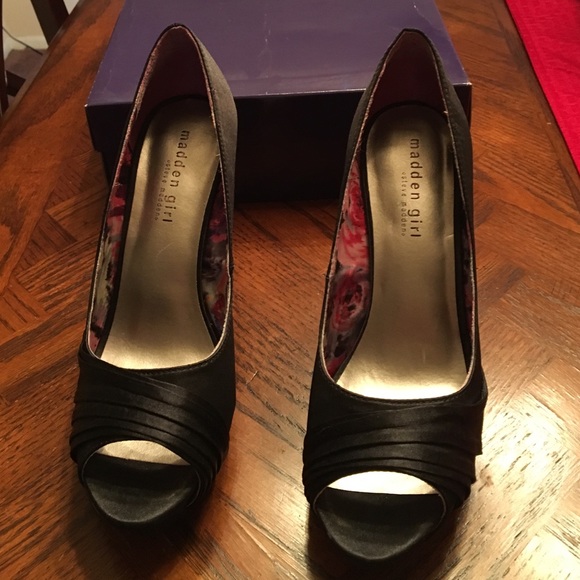 Madden Girl by Steve Madden Black with Crystal 8