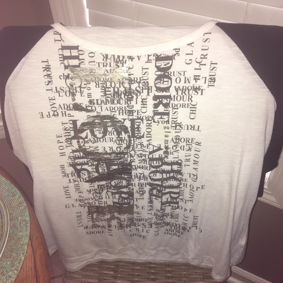 Three-quarter sleeve length top