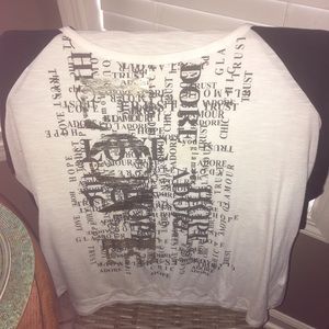 Three-quarter sleeve length top