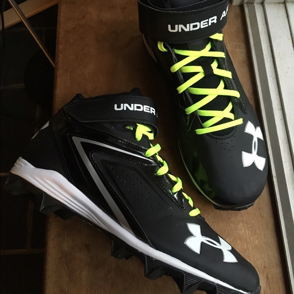 LIKE NEW Under Armour Crusher Cleats - Picture 4 of 4