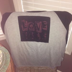 Three-quarter sleeve top