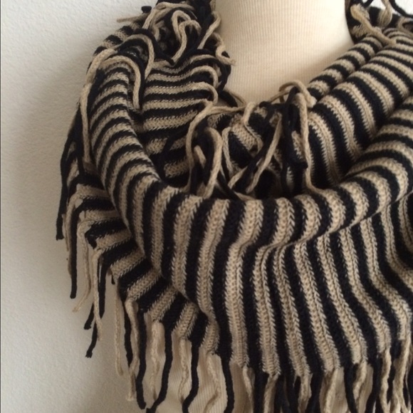 LAST ONE! Striped infinity scarf - Picture 2 of 3