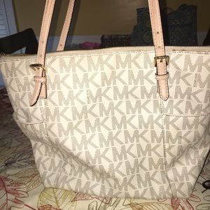 Signature Michael Kors Tote