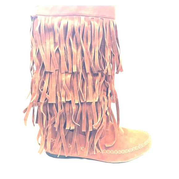 Brand new size 9 moccasin boots, layers of fridge