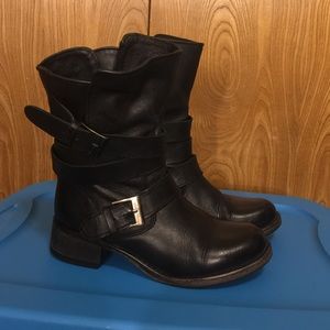 Steve Madden black leather boots brewzzer