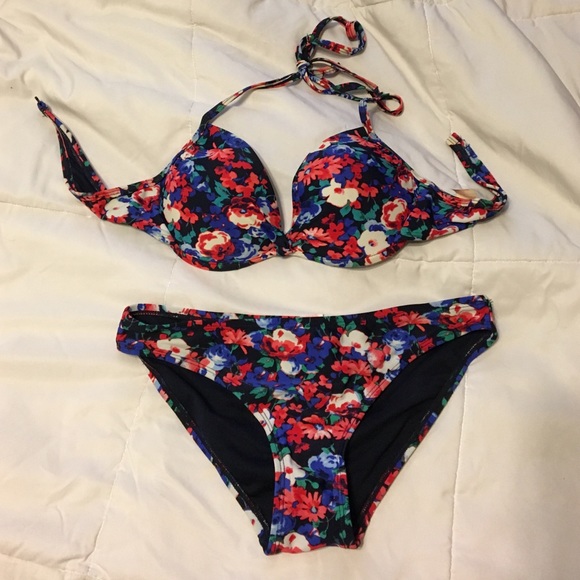 ❌SOLD❌ Red, White & Blue Floral PUSH-UP Bikini - Picture 1 of 2