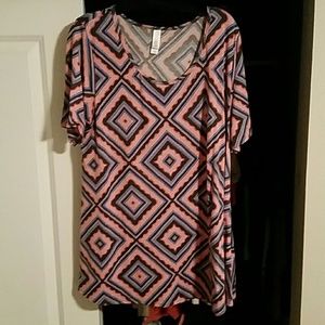 LulaRoe Geometrical Perfect T.