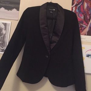 NWOT Contrast lapel blazer