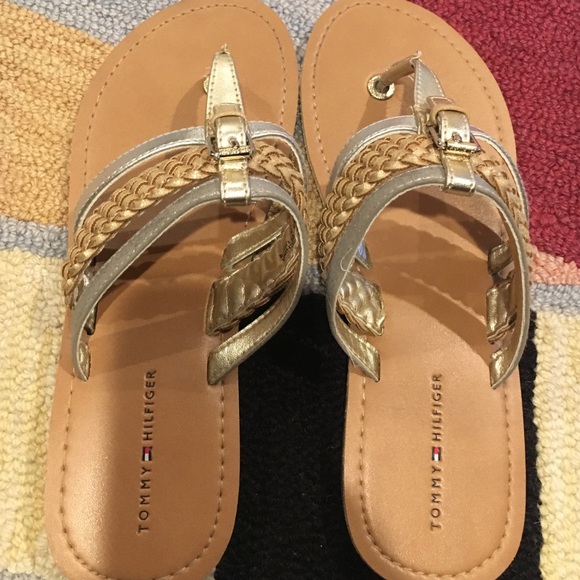 Hilfiger girls size 4 sandals in gold and silver