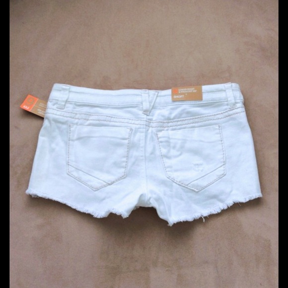 Mossimo - Picture 2 of 2