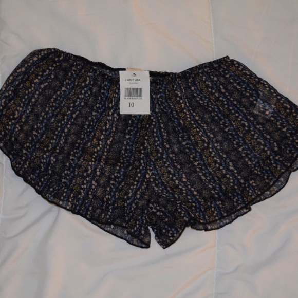 Brandy Melville - Floral Vodi Shorts