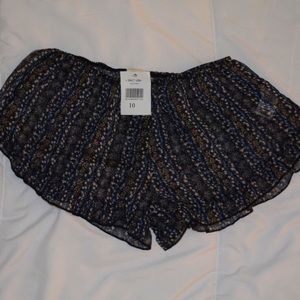 Brandy Melville - Floral Vodi Shorts