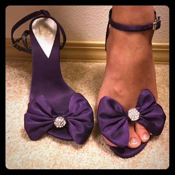 Purple dressy heels with bow