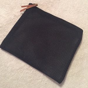 URBAN OUTFITTERS mesh zip pouch