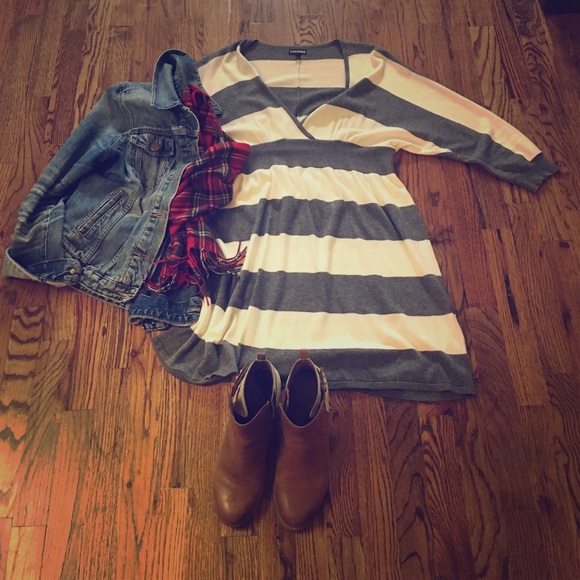 Express Grey & White Stripped Sweater Dress Sz Lg - Picture 1 of 4
