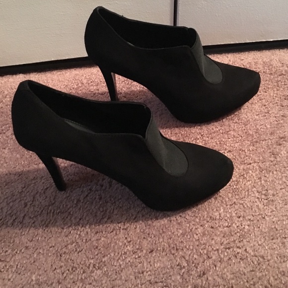 Bcbg Black Suede Booties Size 8.5