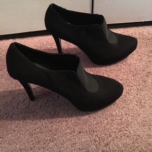 Bcbg Black Suede Booties Size 8.5